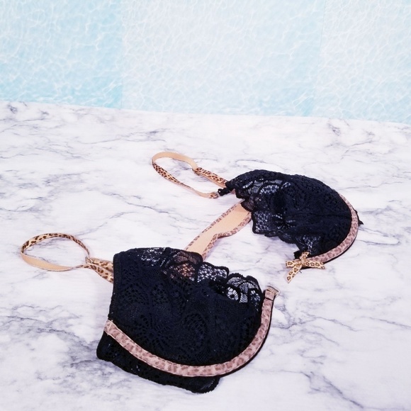 Victoria's Secret Other - 🎉 Victoria secret close front bra